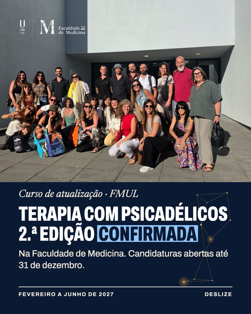 Group photo of students and teachers outside the Faculty of Medicine, with the text “Psychedelic therapy: 2nd edition confirmed”.